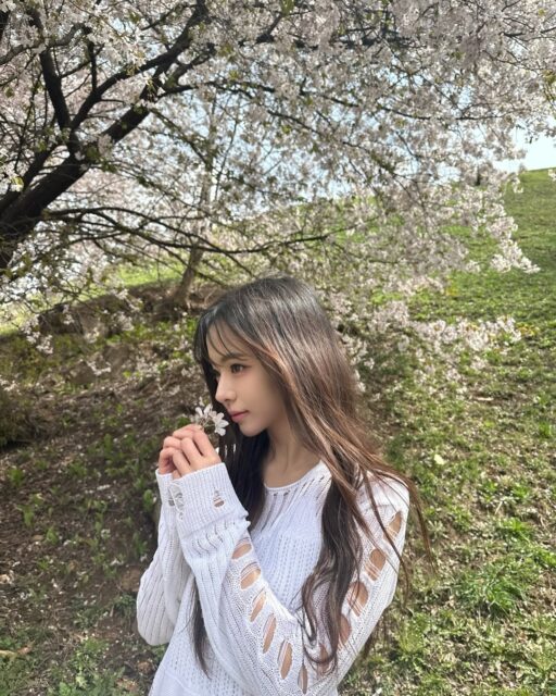 로미님들𐔌՞꜆. ̫.꜀՞𐦯 안녕하세요!저는 오늘부로 세이마이네임에 합류하게 된 8번째 멤버 ₍^슈이^₎⟆라고 합니다💜제가 너무나도 좋아하는 멤버들과 함께 활동할 수 (1)